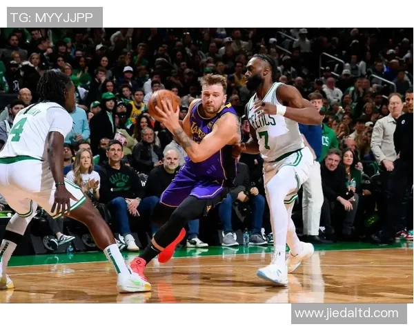 湖人与凯尔特人背靠背对决谁能笑到最后全场精彩回顾与分析