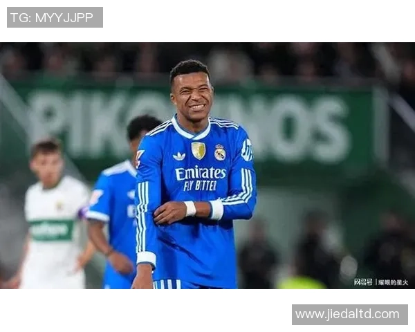 西甲焦点战：皇马顽强追平两度逆转巴萨失利跌落次名